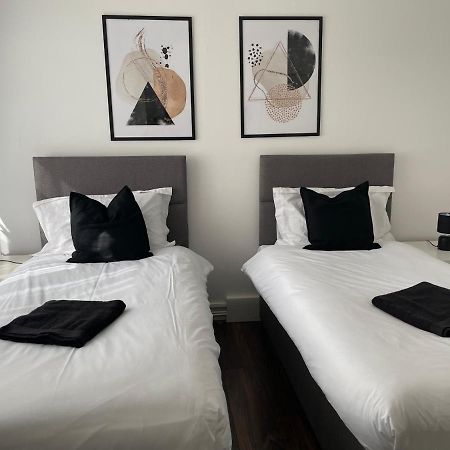 Lovely 2Bedroom 4Mins From Wimbledon Station Лондон Екстериор снимка