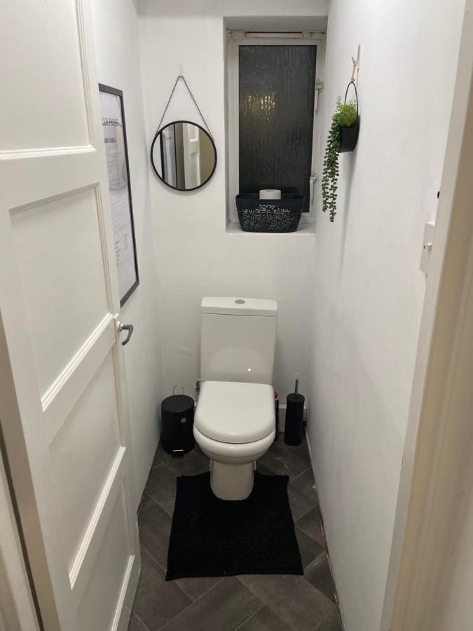 Lovely 2Bedroom 4Mins From Wimbledon Station Лондон Екстериор снимка