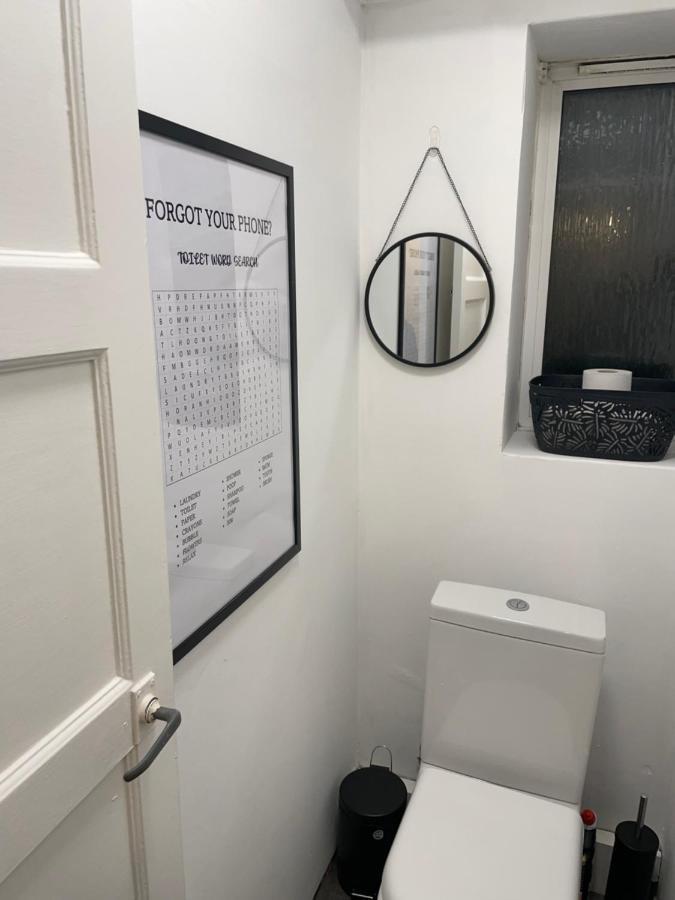 Lovely 2Bedroom 4Mins From Wimbledon Station Лондон Екстериор снимка