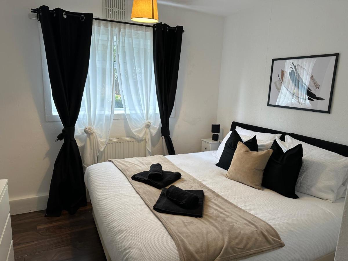 Lovely 2Bedroom 4Mins From Wimbledon Station Лондон Екстериор снимка