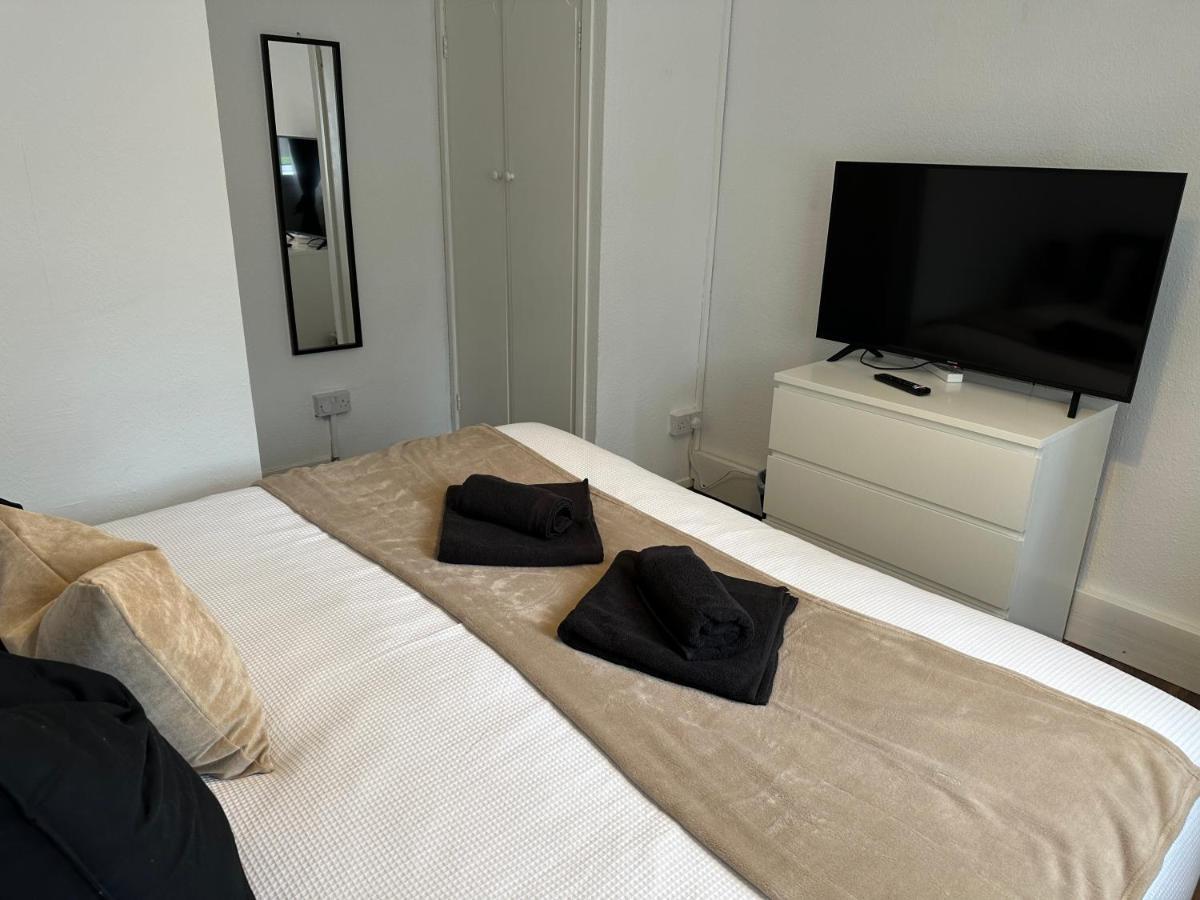Lovely 2Bedroom 4Mins From Wimbledon Station Лондон Екстериор снимка