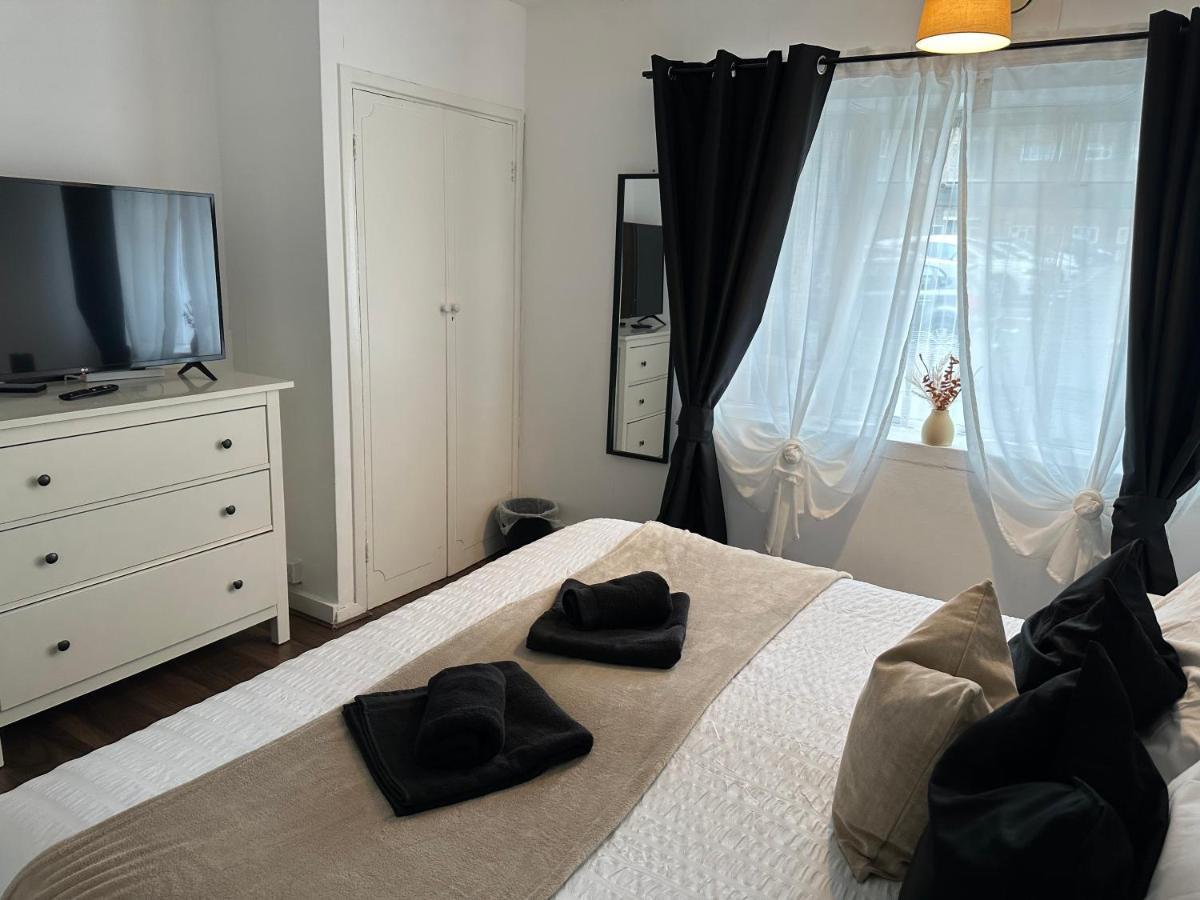 Lovely 2Bedroom 4Mins From Wimbledon Station Лондон Екстериор снимка