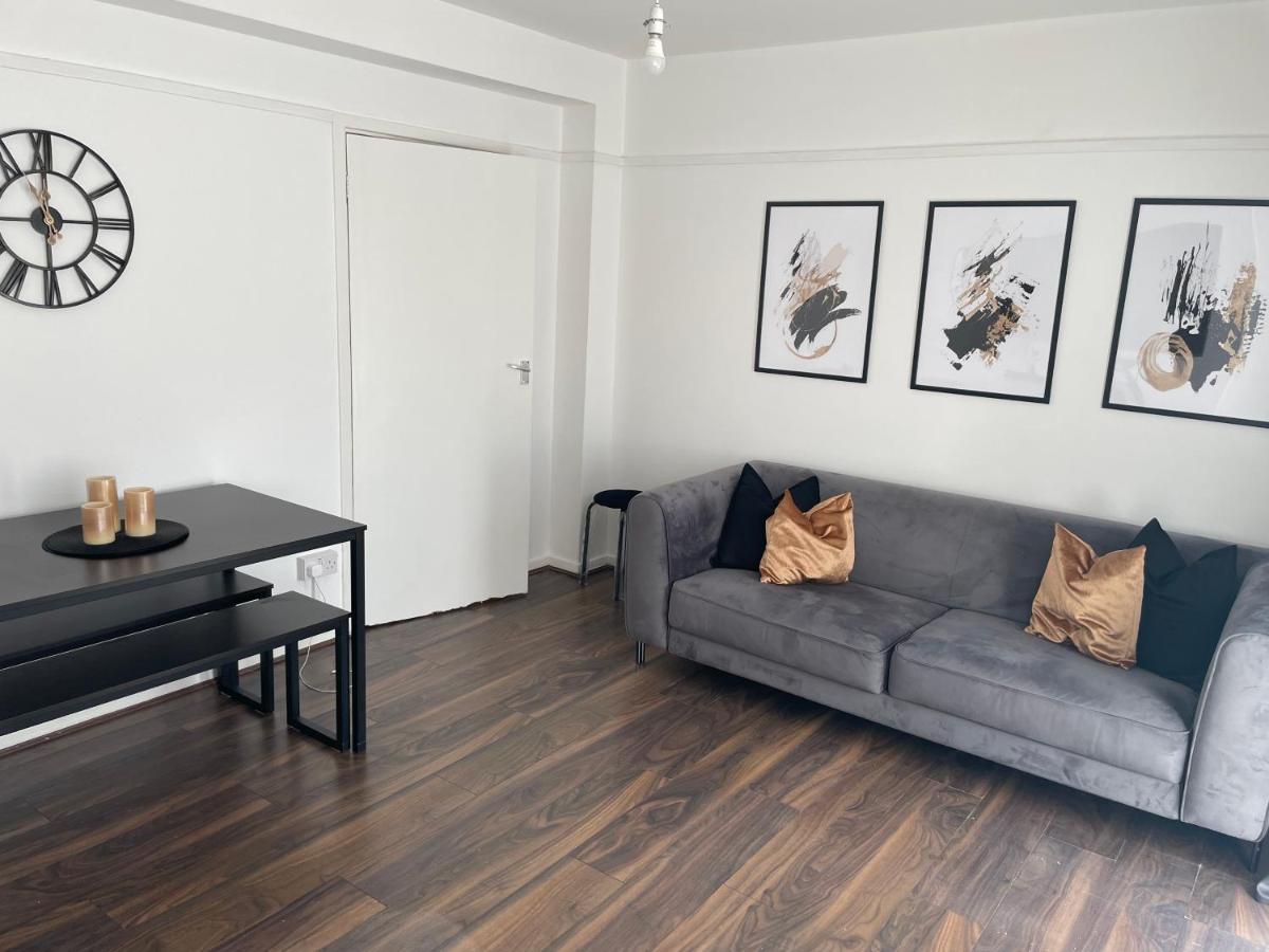 Lovely 2Bedroom 4Mins From Wimbledon Station Лондон Екстериор снимка
