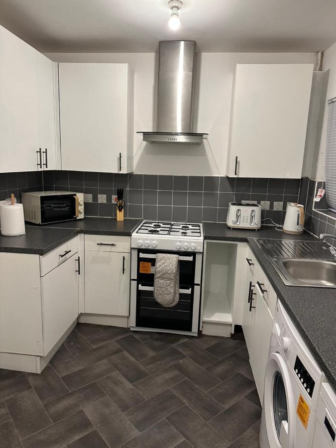 Lovely 2Bedroom 4Mins From Wimbledon Station Лондон Екстериор снимка
