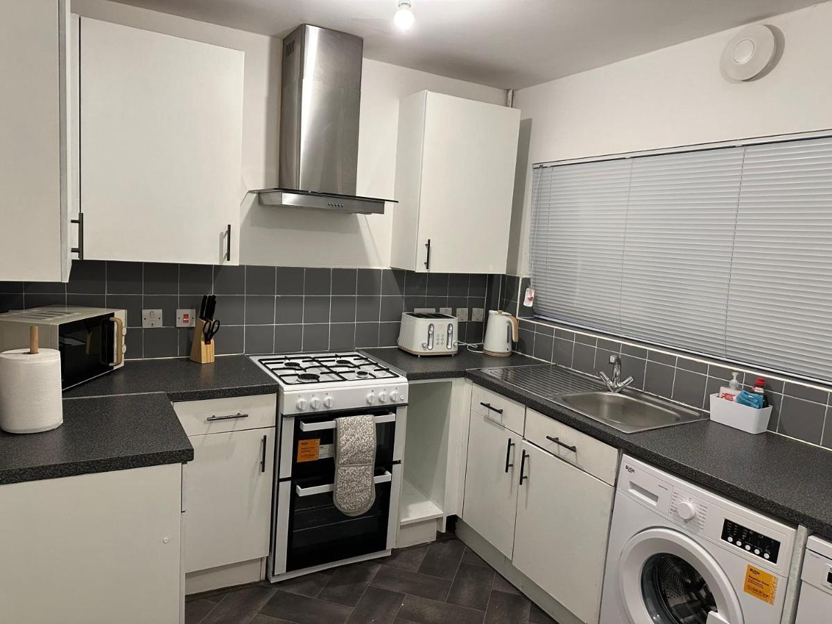 Lovely 2Bedroom 4Mins From Wimbledon Station Лондон Екстериор снимка