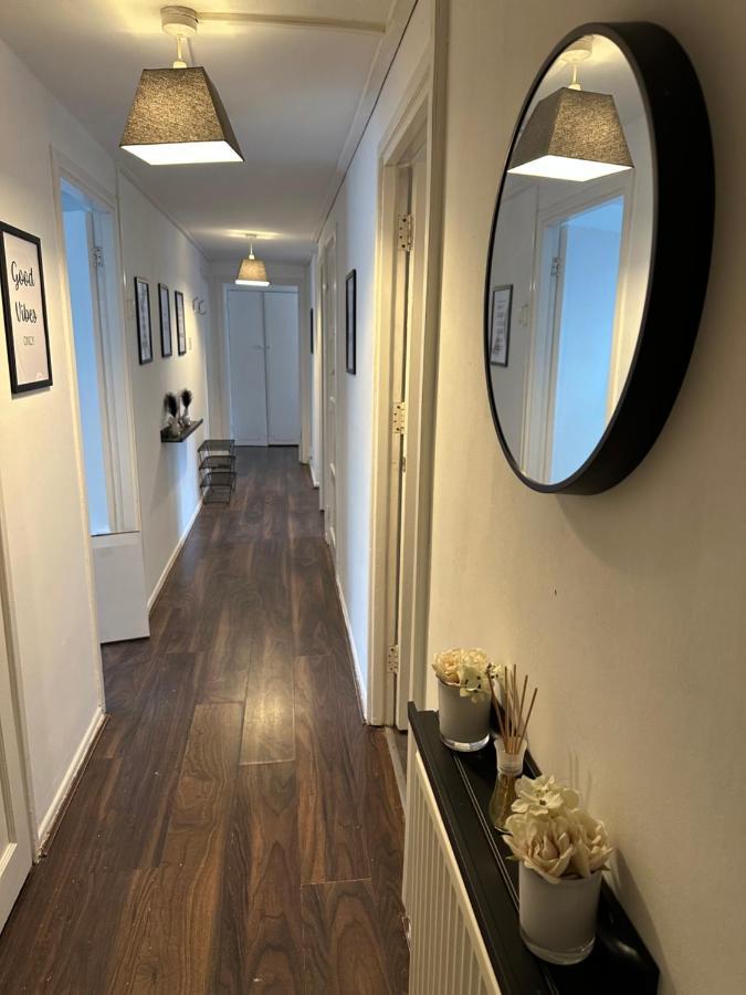 Lovely 2Bedroom 4Mins From Wimbledon Station Лондон Екстериор снимка