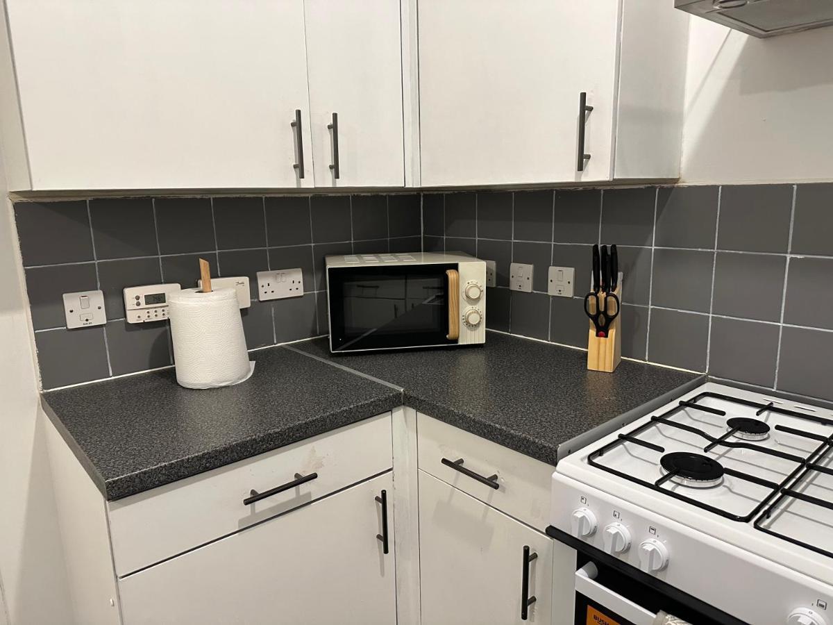 Lovely 2Bedroom 4Mins From Wimbledon Station Лондон Екстериор снимка