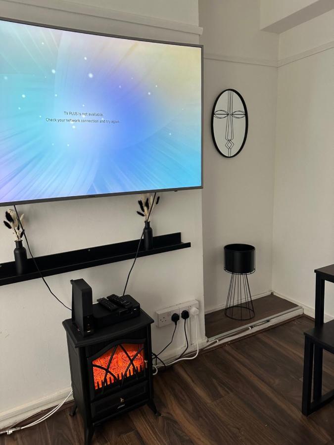 Lovely 2Bedroom 4Mins From Wimbledon Station Лондон Екстериор снимка