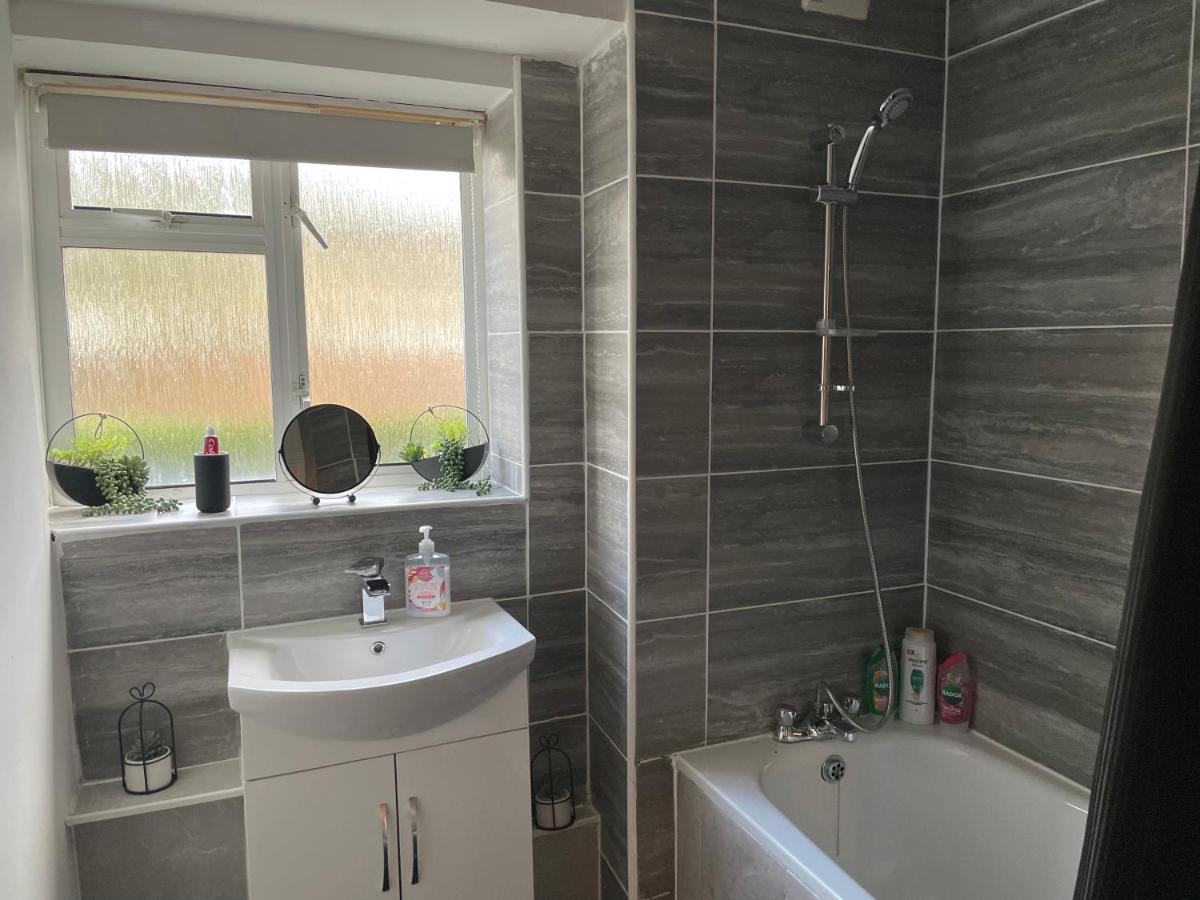 Lovely 2Bedroom 4Mins From Wimbledon Station Лондон Екстериор снимка