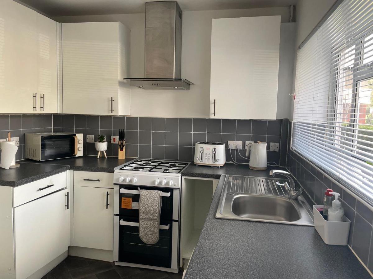 Lovely 2Bedroom 4Mins From Wimbledon Station Лондон Екстериор снимка